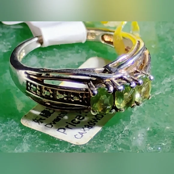 NWT- NATURAL GREEN TANZANITE *THREE* STONE, STERLING RING. SIZE 5 - Picture 8 of 9